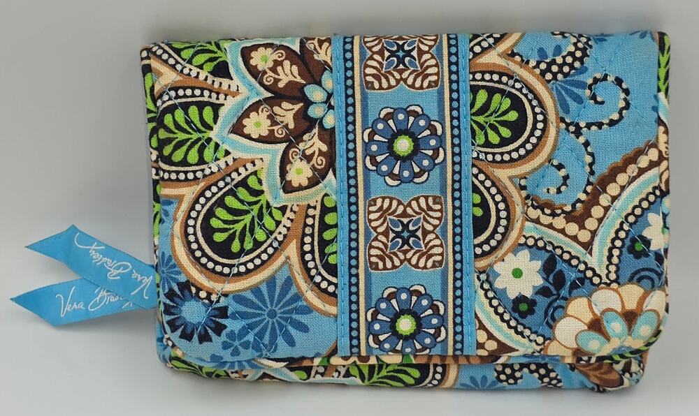 Vera Bradley BLUE  Trifold Pocket Wallet Clear ID Zip Pocket Excellent